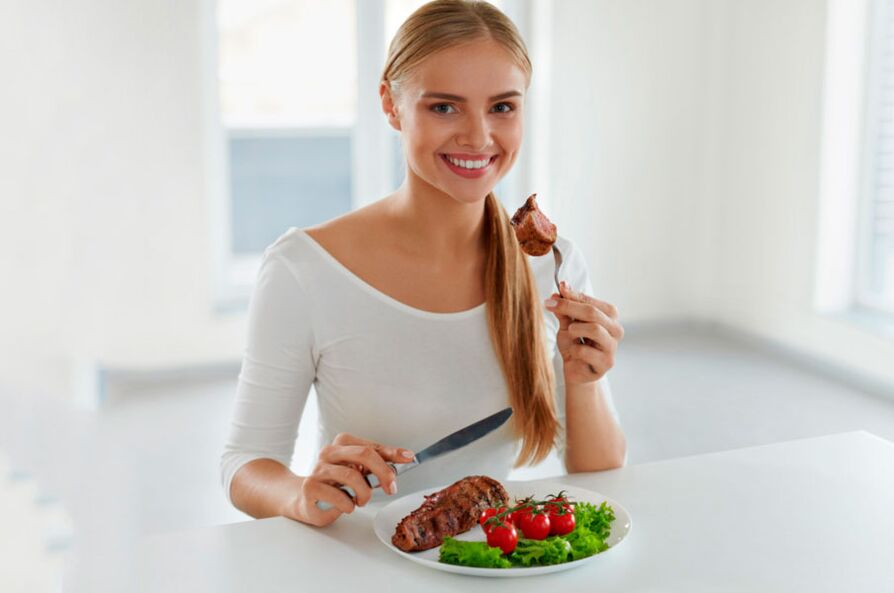 Dukan diētas pārmaiņu periodā jums jāēd olbaltumvielu un dārzeņu ēdieni